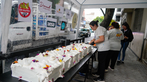 Día del Celíaco: una torta de 90 kilos en Rosario en busca de inclusión