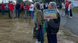 Organizaciones gremiales y sociales se manifiestan en el Túnel Subfluvial contra el proyecto de Ley Bases. El proyecto comienza a ser debatido en el Senado.