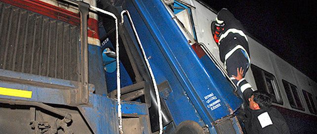 Al menos 70 heridos al chocar una locomotora contra una formaci&oacute;n cerca de Lezama