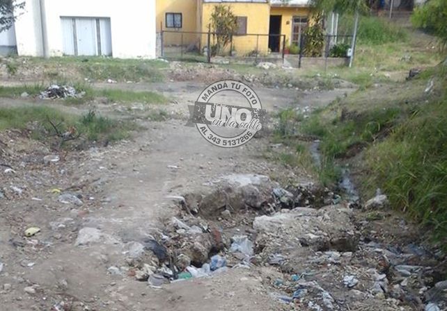 Las calles internas de Bajada Grande están abandonadas