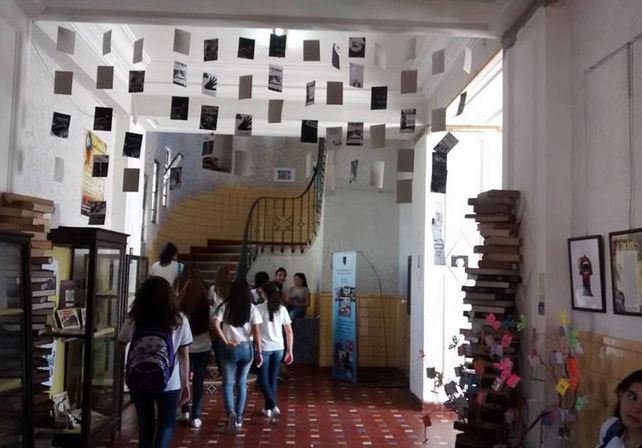 Intervención. Los espacios comunes de los institución educativa generan distintos disparadores para que los docentes trabajen en cada una de las materias.