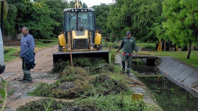La Municipalidad intensifica trabajos de desobstrucción de desagües ante el alerta meteorológico vigente