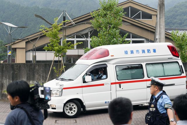 Demencial. El autor de la masacre es un ex empleado del instituto. Es la peor masacre de la historia japonesa.