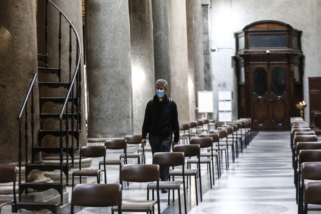 Los fieles podr&aacute;n realizar actividades religiosas