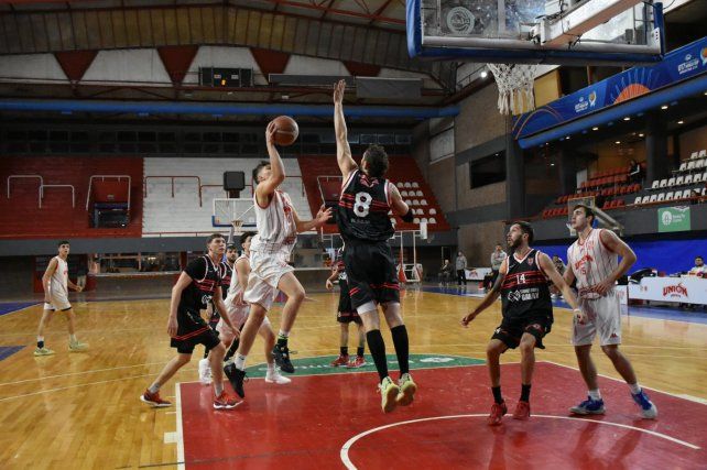 Unión A barrió a Rivadavia y es finalista del Torneo Oficial