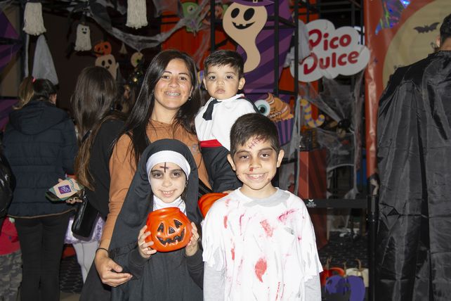 Francesca Santoro, Felipe Saucedo, Yamila Gómez y Ciro Santoro.  