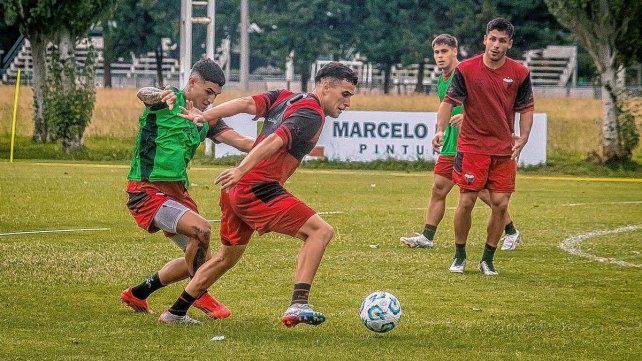 El Colón ofensivo que paró Yllana para buscar cortar la malaria ante Estudiantes (RC) El Colón ofensivo que paró Yllana para buscar cortar la malaria ante Estudiantes (RC)