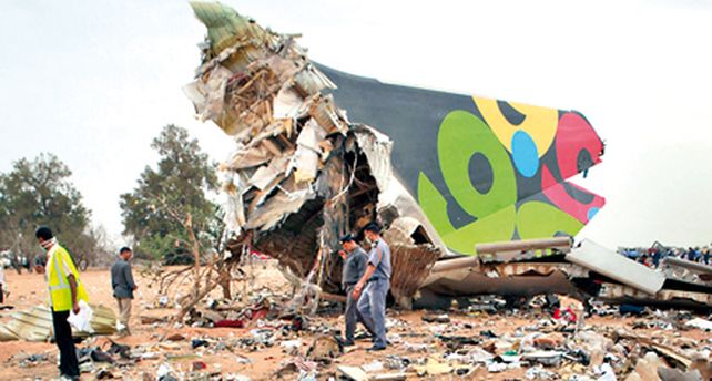S&oacute;lo un ni&ntilde;o se salv&oacute; entre los 104 pasajeros de un avi&oacute;n ca&iacute;do en Libia