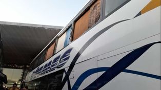 Así, sin vidrios, salió el refuerzo de las 18.47 desde Rosaeio a Rafaela y llegó a las 22. La empresa en monopólica y cobra 1.200 pesos el pasaje.