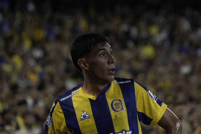 Enzo Giménez apareció como lateral por derecha en lugar de Emanuel Coronel.