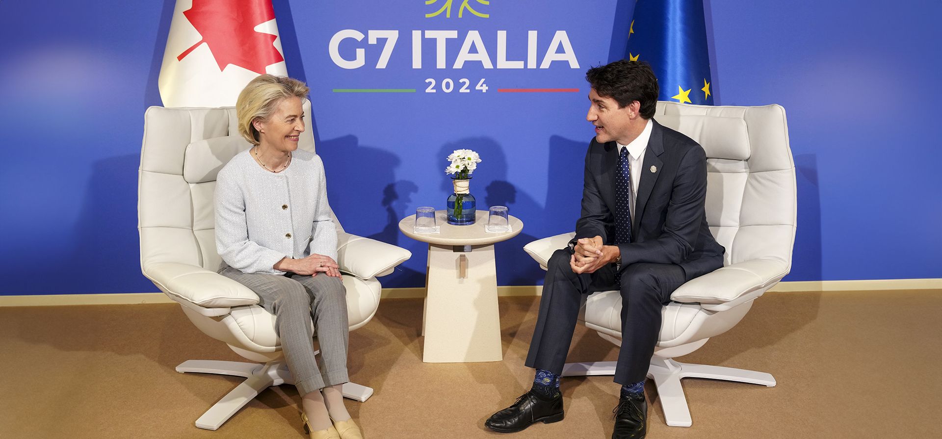 El primer ministro Justin Trudeau, a la derecha, participa en una reunión bilateral con la presidenta de la Comisión Europea, Ursula von der Leyen, durante la Cumbre del G7 en Borgo Egnazia, Italia, el viernes 14 de junio de 2024. (Sean Kilpatrick/The Canadian Press vía AP) El primer ministro Justin Trudeau, a la derecha, participa en una reunión bilateral con la presidenta de la Comisión Europea, Ursula von der Leyen, durante la Cumbre del G7 en Borgo Egnazia, Italia, el viernes 14 de junio de 2024. (Sean Kilpatrick/The Canadian Press vía AP)