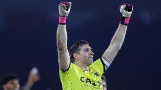 Emiliano Martínez sufrió una pequeña fractura.