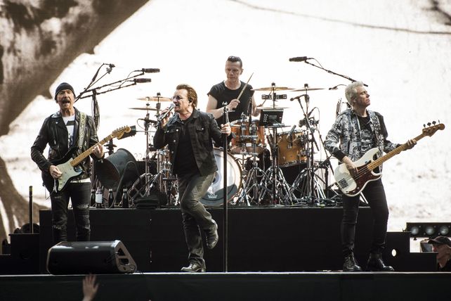 U2 regraba 40 de sus canciones y las compila en Songs of Surrender