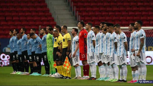 La Fifa sancionó a la Argentina por cantos racistas durante el partido con Uruguay