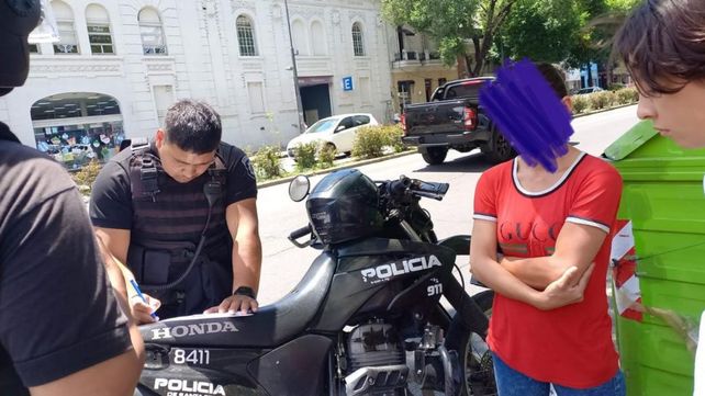 Una taxista que fue gatillada por un pasajero cree haber reconocido a su agresor en la calle