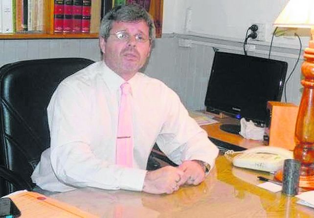 El juez enterriano Carlos Rossi se escuda en un certificado médico para tomarse licencia de su cargo. 
