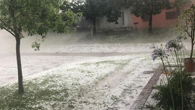 Las imágenes de una granizada histórica en Santa Elena