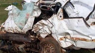 Ocho muertos al chocar una Kangoo con un colectivo en Curuz&uacute; Cuati&aacute;