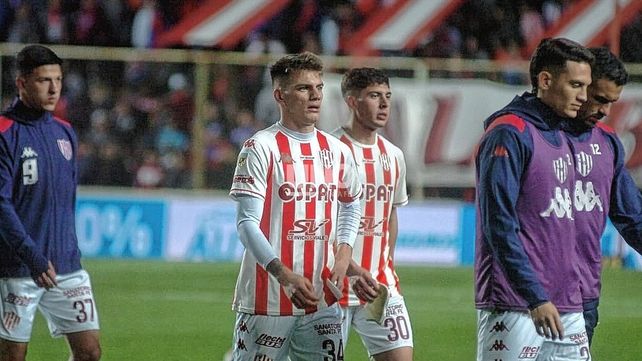 Unión perdió con Independiente y los hinchas rojiblancos estallaron en las redes sociales.