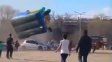 Una ráfaga de viento hizo volar un inflable en Córdoba: dos chicos heridos