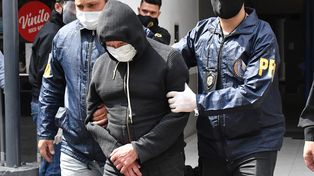 Detienen a un profesor y a otras dos personas por cobrar a estudiantes para aprobar materias