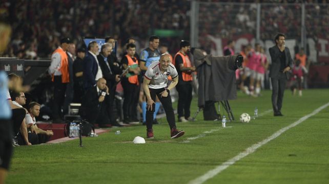 El Gallego Méndez dio indicaciones todo el tiempo pero Newells nunca reaccionó. Mal parado