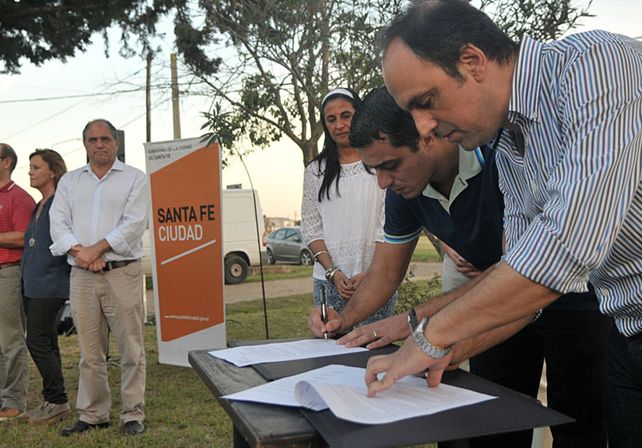 El Municipio entregó en comodato el lote para construir la vecinal Nueva Santa Fe