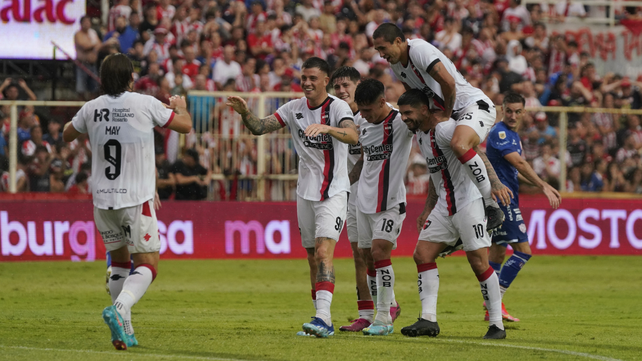 El Colo Ramírez celebra uno de sus tres goles contra Unión (3-1) en la victoria de 2024.