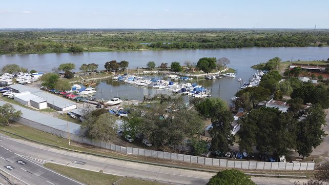El Club Náutico decidió levantar un muro de concreto que impide la vista al río.&nbsp;