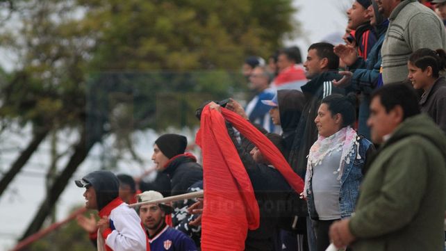 Atlético Paraná volvió a la victoria en uno de sus últimos partidos en la B Nacional