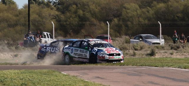 Turismo Nacional: Werner y Larrauri se tocaron sobre el final y Pernía ganó la carrera