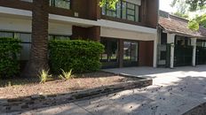 La agresión se produjo el viernes pasado en la puerta del colegio Integral de Fisherton. La agresión se produjo el viernes pasado en la puerta del colegio Integral de Fisherton.