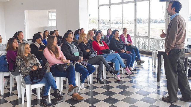 Capacitación. Las pioneras en iniciar el curso que les permitirá rendir para obtener la licencia D2