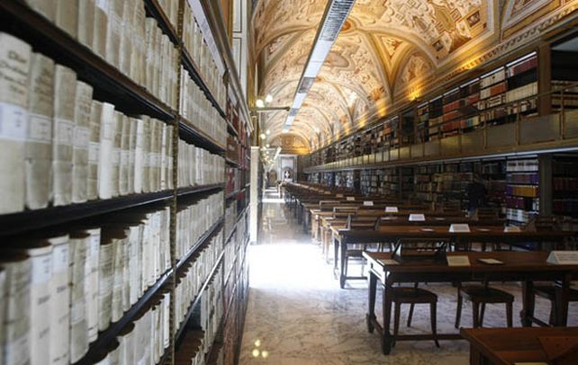 Un tesoro. En la lista aparecen documentos que datan desde los orígenes de la Iglesia hasta el siglo XX.