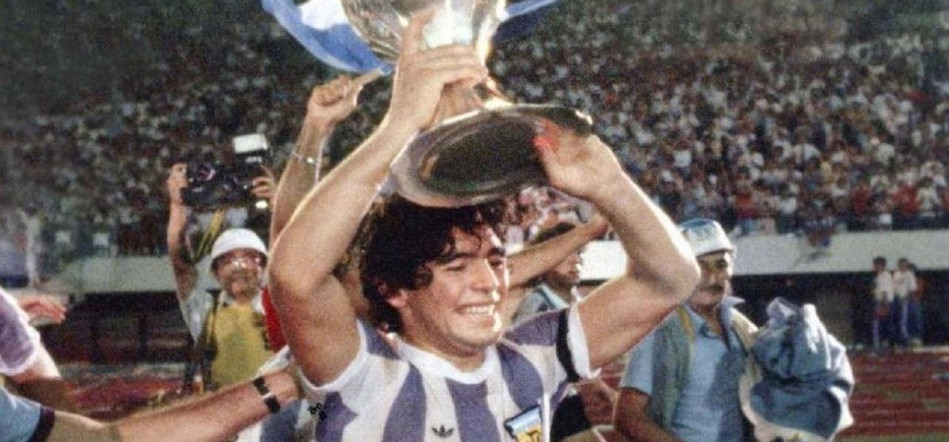 La gloria en Japón: cómo vivió Maradona su primer grito de campeón
