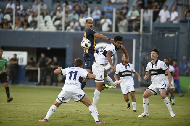 Central perdió con Gimnasia por 2 a 1 y Leo Fernández se quedó sin invicto