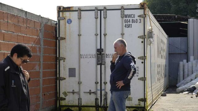 La Policía de Investigaciones (PDI) encontró un container con 15 mil kilos de alimentos en un allanamiento en Tucumán al 5600.