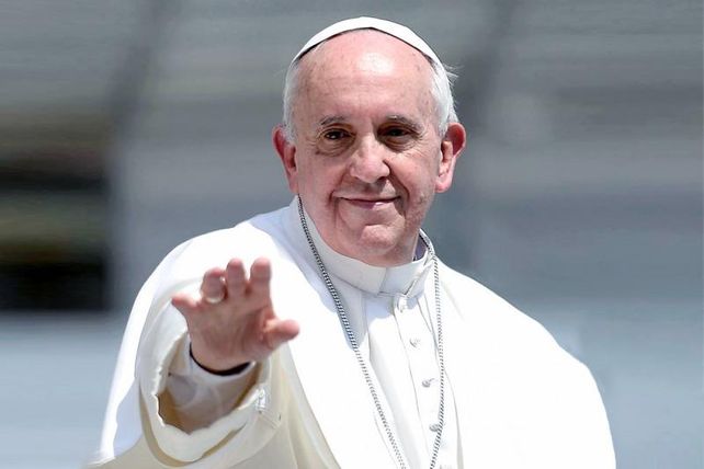 Desoyendo advertencias, el Papa llega por primera vez a África