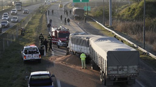 El mal estado de la autopista a Córdoba obliga a los camiones a ir por la izquierda