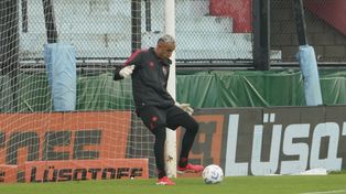 Keylor Navas recuperó toda su jerarquía defendiendo el arco de Newells.