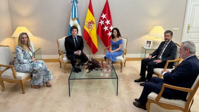Javier Milei recibe premios en España, Alemania y Checa