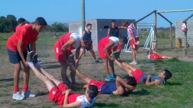 El Tincho Benítez dirigió su primera práctica en el equipo liguista Decano