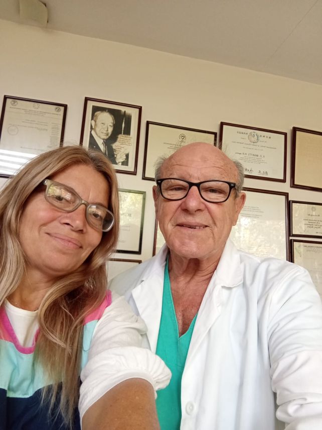 Cintia Farías se encontró con el médico que hace 47 años le salvó la vida. Hoy es docente y tiene tres hijos