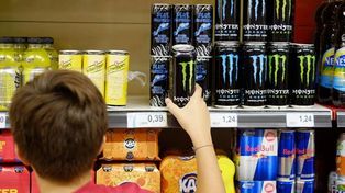 Impulsan una ley para prohibir la venta de bebidas energizantes a menores de edad en Santa Fe