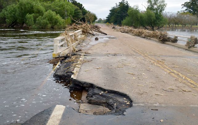 Hoy evaluarán el deterioro del puente de la ruta 9 por la crecida del ...