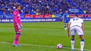 La gran Goltz en Liniers: la polémica acción que el árbitro y el VAR omitieron y pudo ser penal para Unión