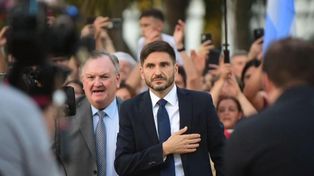 Maximiliano Pullaro con Felipe Michlig en la asunción como gobernador