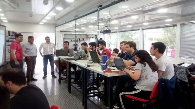 En las escuelas técnicas crece la matrícula y hay más mujeres