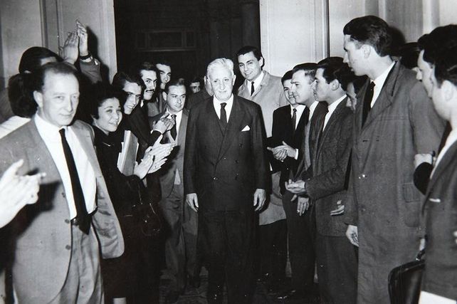 Illia en una actividad partidaria en su última visita a la Ciudad (20/6/1966). 