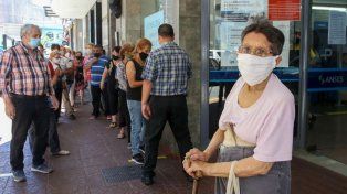 La Anses informó que los jubilados con haberes de hasta $36.676 empiezan a cobrar este lunes